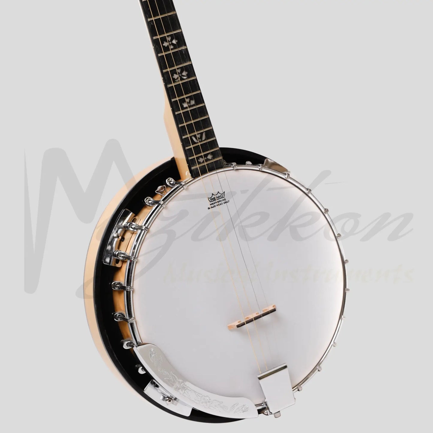 Heartland Deluxe Irish Tenor Banjo 19 Frets With 24 Bracket And Closed Solid Back Maple Finish